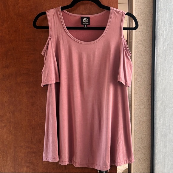 bobeau Tops - Bobeau Cold Shoulder Flutter Sleeve Top Size Medium